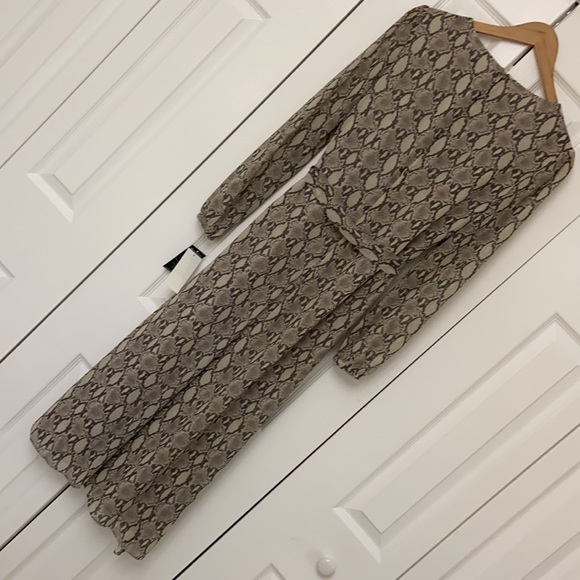 Python Print Wrap Style Dress - Picture 7 of 7